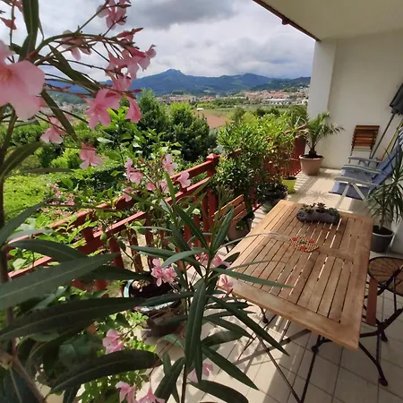 Meublé De Tourisme 3 étoiles Avec Piscine, Terrasse, Vue Sur Les Montagnes Appartamento
