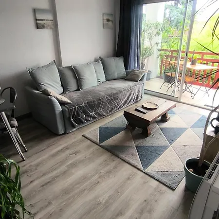 Meublé De Tourisme 3 étoiles Avec Piscine, Terrasse, Vue Sur Les Montagnes *