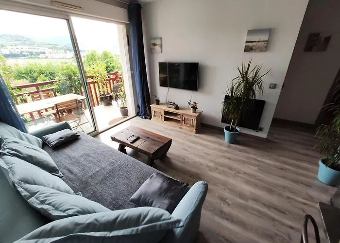 Lejlighed Avec Piscine, Terrasse, Vue Sur Les Montagnes *