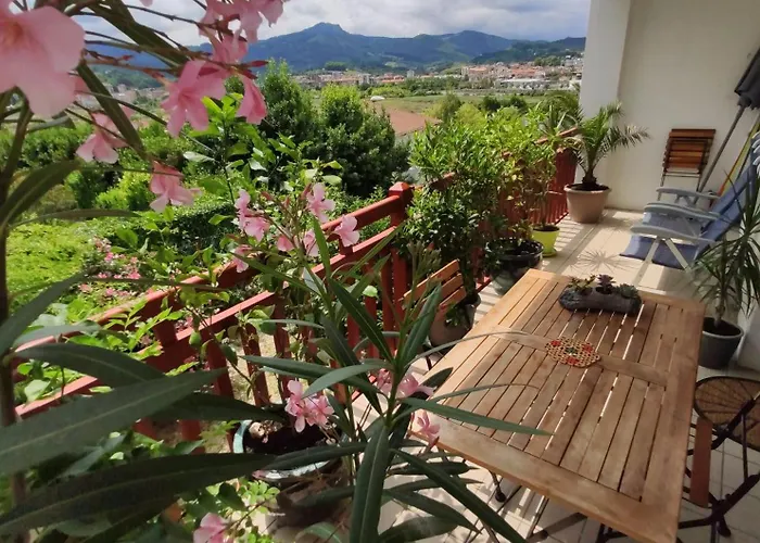 Avec Piscine, Terrasse, Vue Sur Les Montagnes Lejlighed